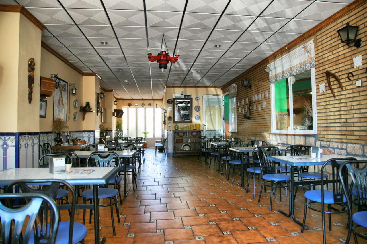 Hostal Restaurante Milan II San Clemente  Exterior photo